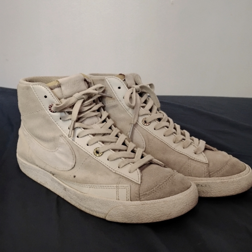 White Nike Blazers Mid